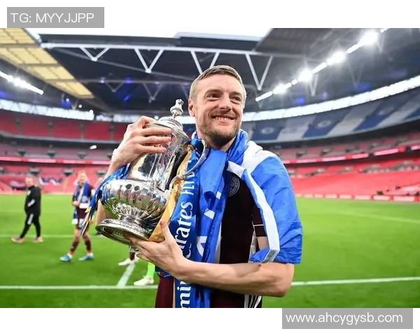 法国黑人光头足球明星的传奇人生与赛场风采揭秘